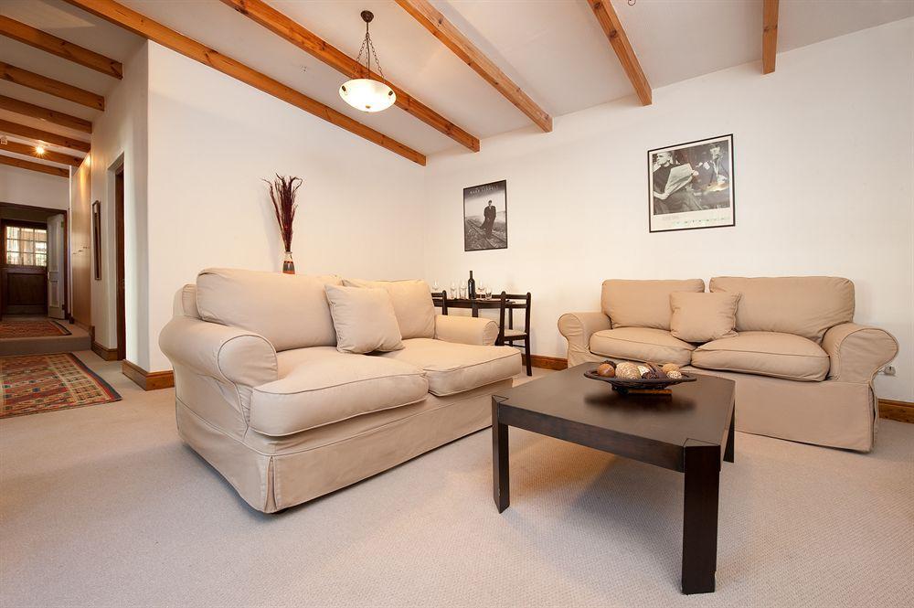 La Galiniere Guest Cottages Franschhoek Bagian luar foto