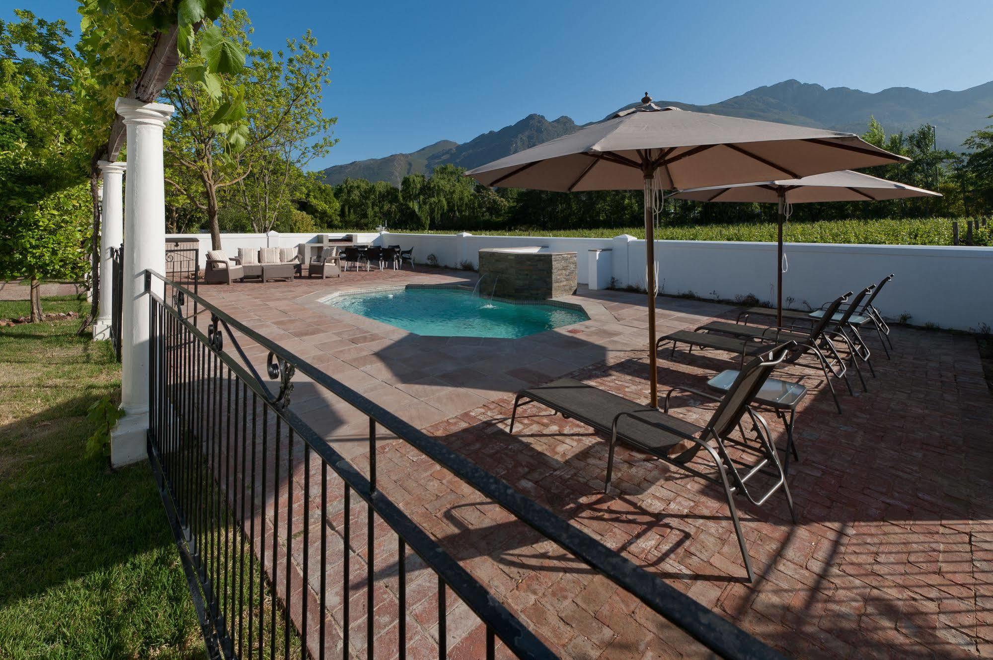 La Galiniere Guest Cottages Franschhoek Bagian luar foto