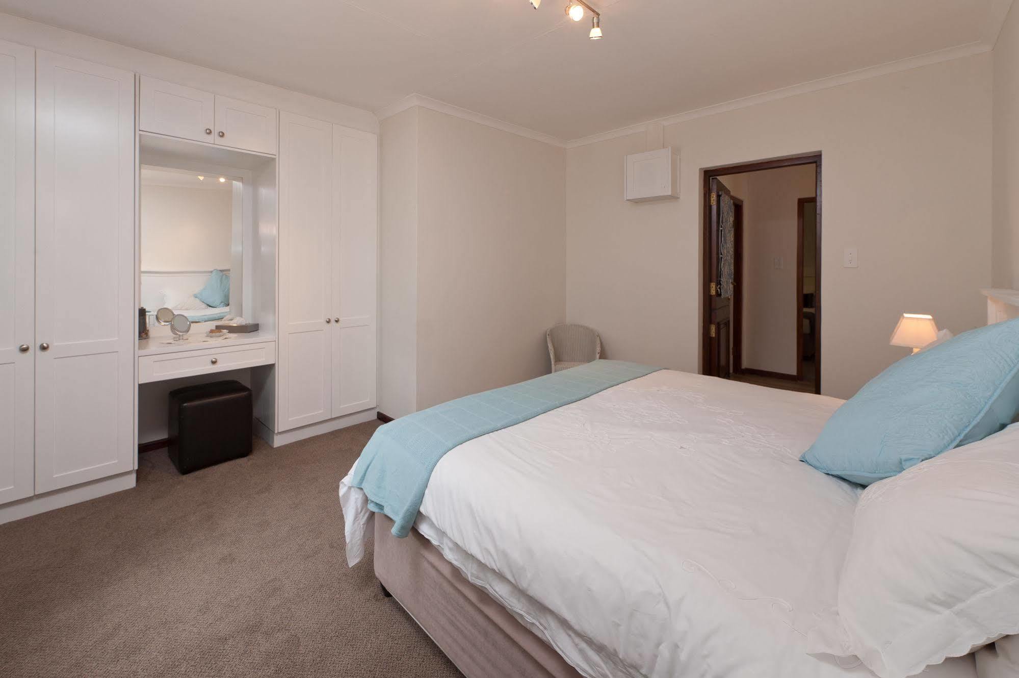 La Galiniere Guest Cottages Franschhoek Bagian luar foto