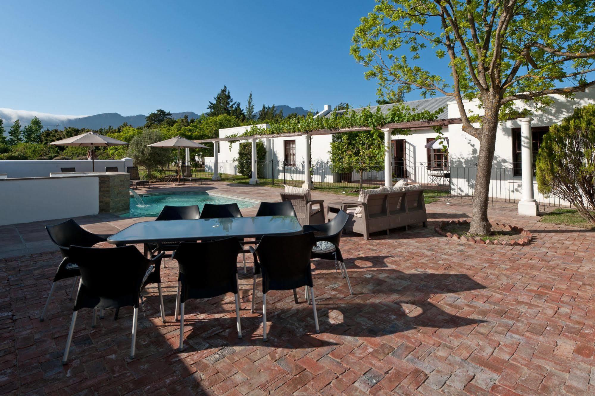 La Galiniere Guest Cottages Franschhoek Bagian luar foto
